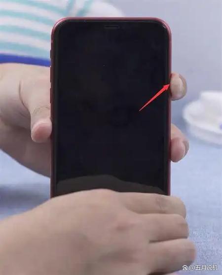 手机黑屏了如何把里面的东西弄出来