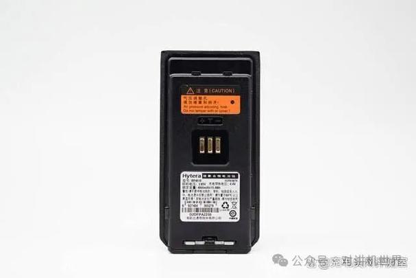 对讲机后盖电池怎样打开的