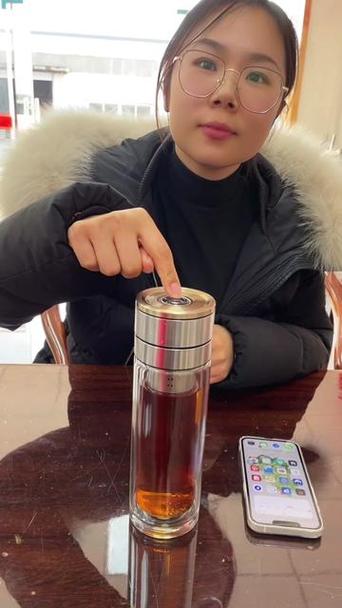 杯子吸住了拧不开咋办