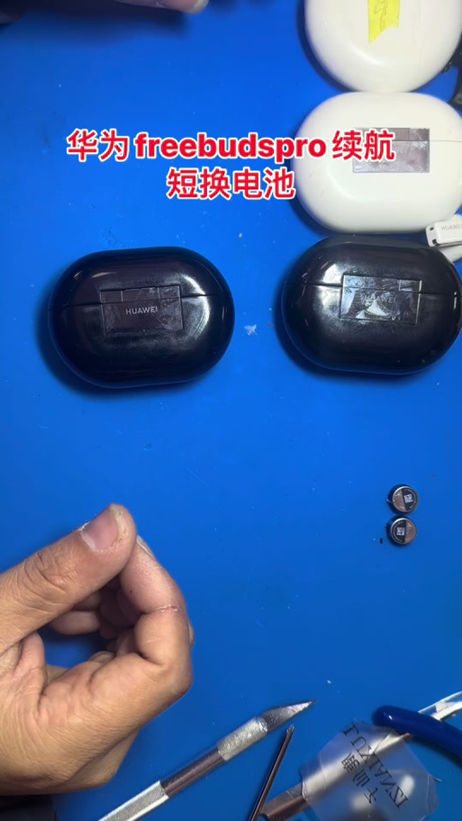 耳机充电亮几秒钟就不亮了