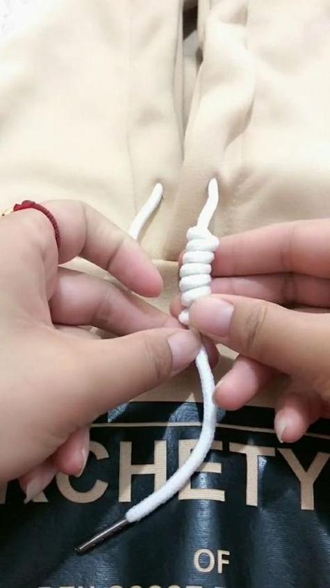 卫衣过长怎么处理好看