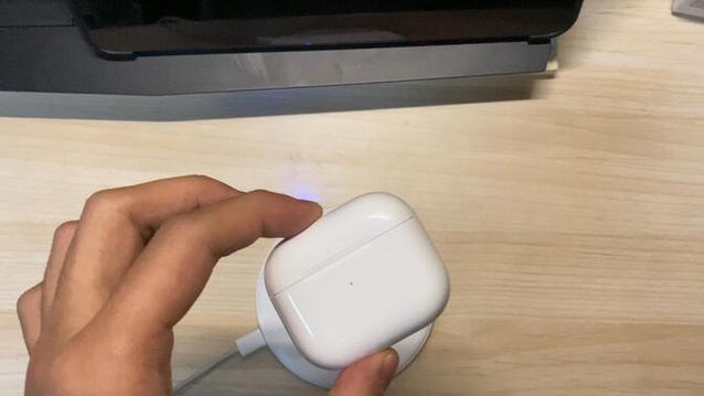 airpods3充电灯怎么显示