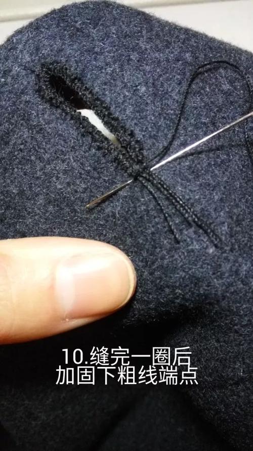 衣服上的拉锁扣的上法