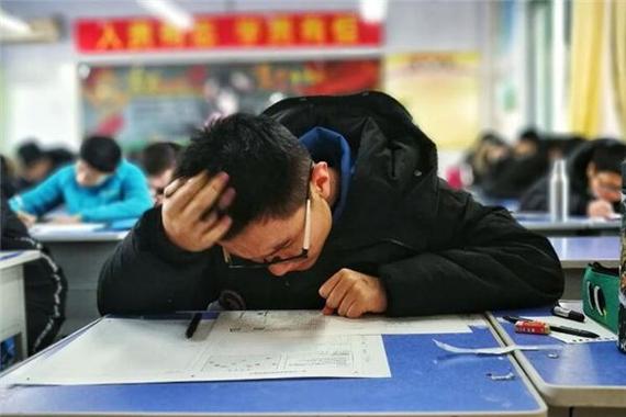 梦自己考试都不会做题