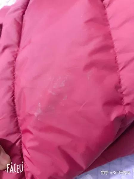 502滴到羽绒服上怎么去掉