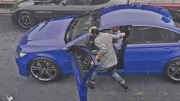 gta5怎样把抢来的车变成自己的