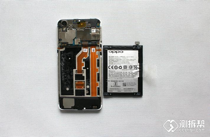 oppoa37怎么把后壳拆下来游戏截图