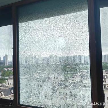 窗户玻璃裂了条缝怎么办