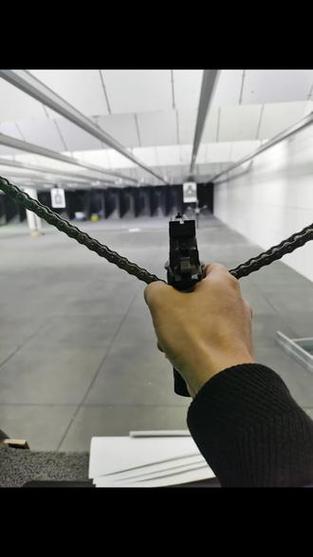 三点一线枪瞄准示范图