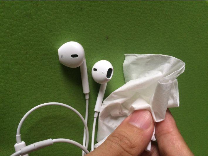 耳机被水洗了还能用吗