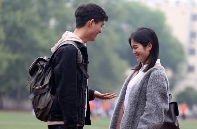 与大学生的约会生活
