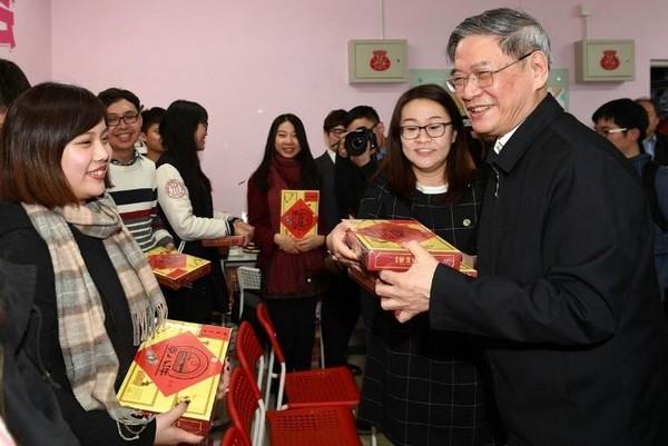 直播自己给自己刷礼物