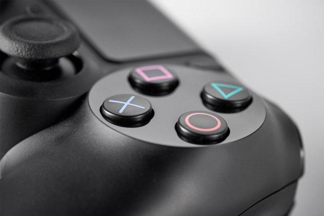ps5控制器上的ps键是哪个