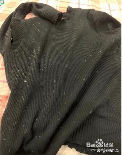 羽绒服缝线处有点跑毛