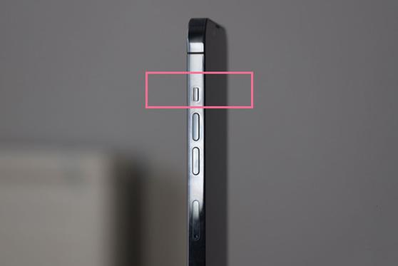 苹果13音量键上面的按钮是什么图标