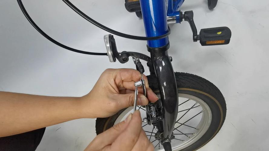 儿童自行车刹车怎么调松紧缩略图