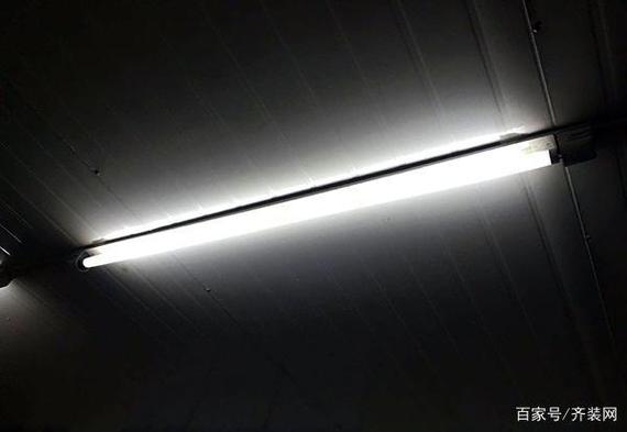 灯管闪一下就灭是什么坏了