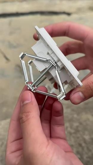 插座暗盒固定器