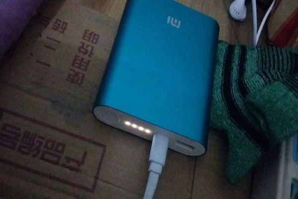 小米充电宝闪烁却充不进电