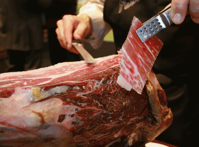 做香肠用肉馅还是肉块缩略图