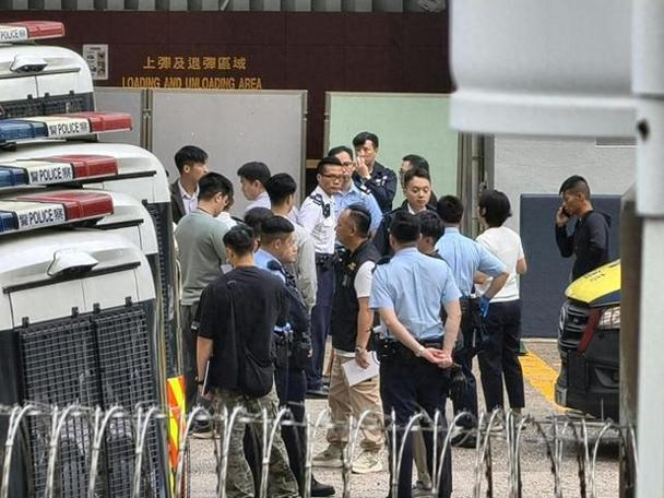 女警中枪吐血视频