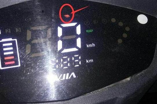 电动车灯亮一会就自动灭了