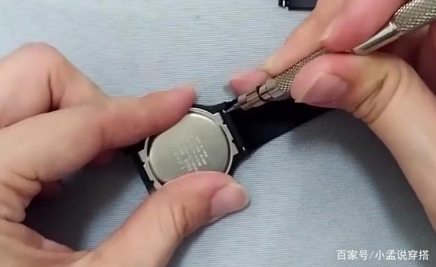 卡西欧手表拆表带