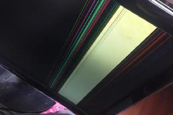 手机屏幕有黑色横条纹游戏截图
