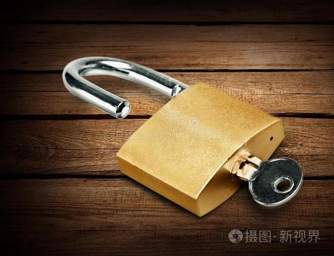 门钥匙卡在锁里转不动也拔不出来缩略图