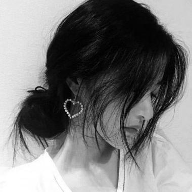 女头黑白权威截图