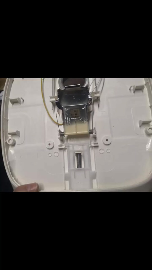 电饭煲上盖弹簧开关安装图游戏截图