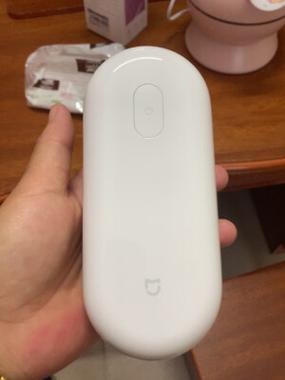 小米剃毛球器充电时白灯闪烁