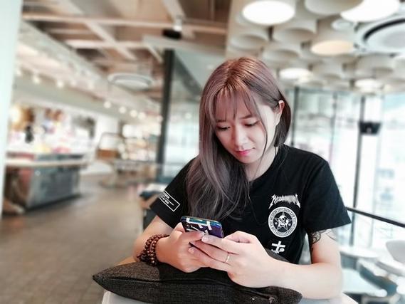 手机后置拍的人是真实的吗