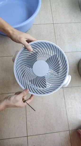 小米风扇怎么拆开清洗