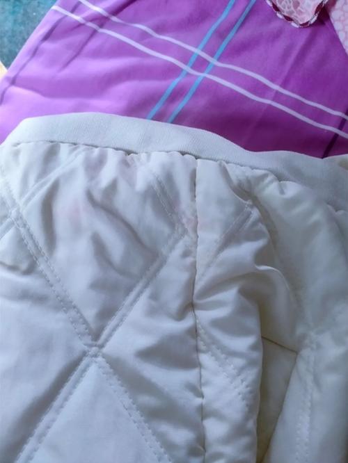 羽绒服上面的彩笔怎么去掉