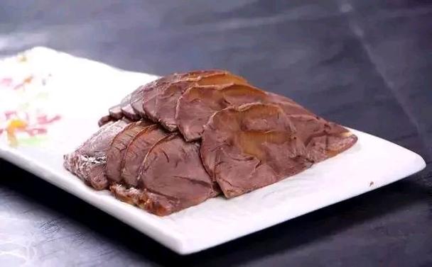 市场上卖的酱牛肉25元一斤