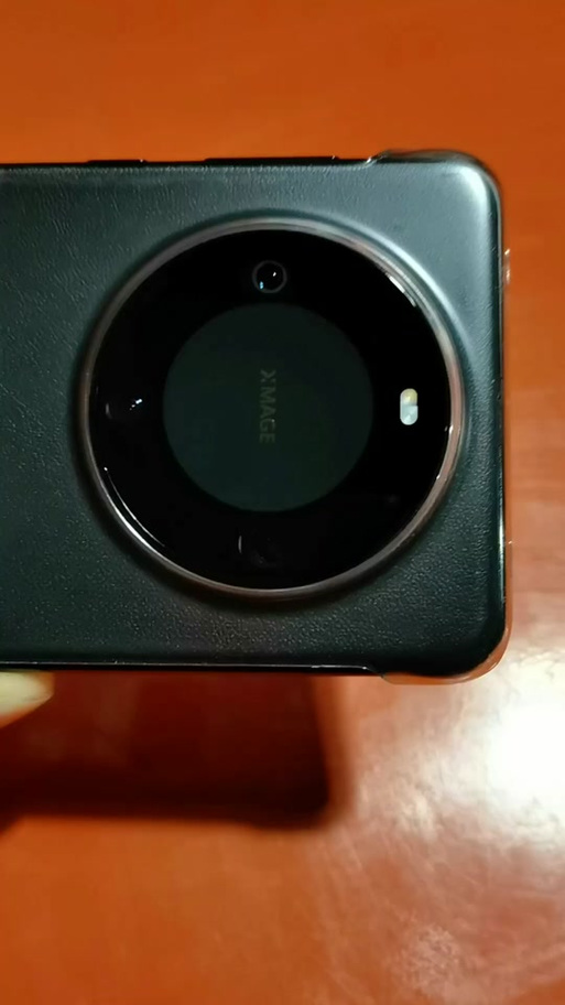 华为mate70锁屏图片点亮就放大了
