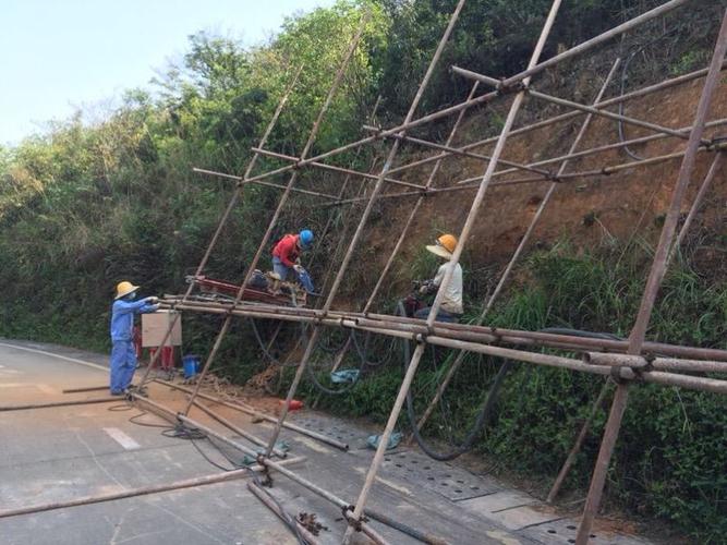 边坡脚手架搭设图片