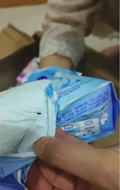 卫生巾包装外面有虫子还能用吗