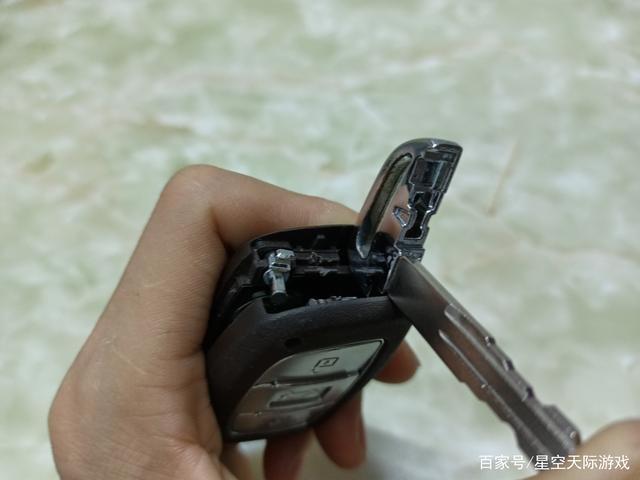 遥控器后盖太紧打不开截图