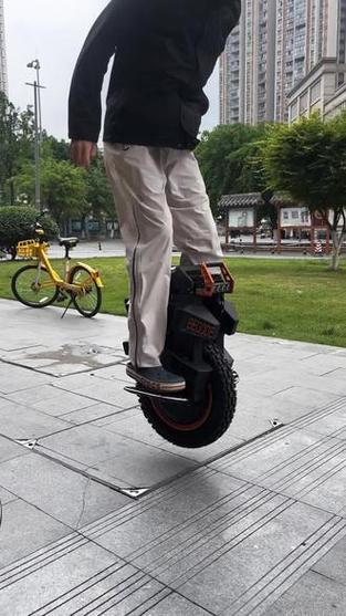 独轮平衡车
