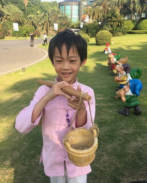 慕容楚衣是谁和谁的孩子