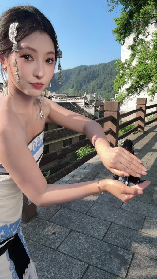 一只静猪穿女儿衣服游戏截图