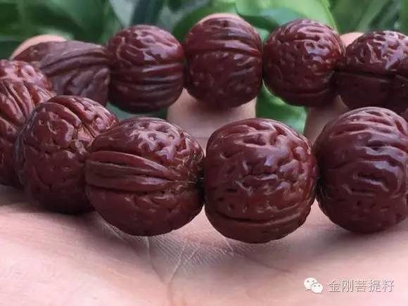 蟠桃核手串值钱吗缩略图