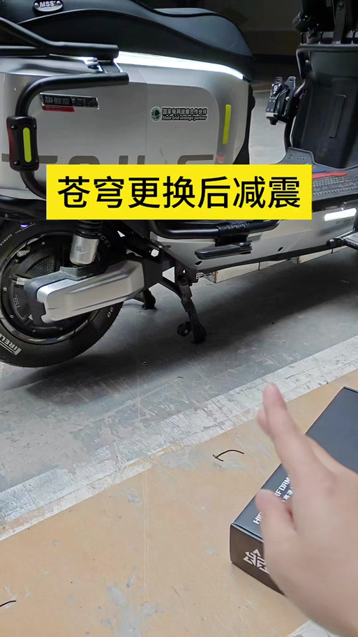台铃自动锁后轮怎么解除