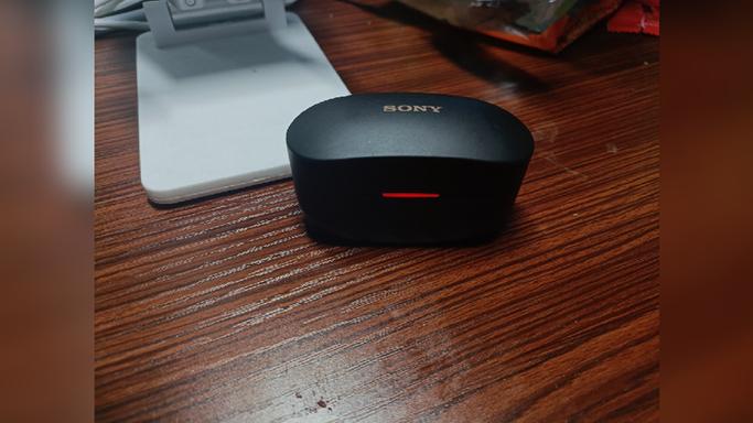 蓝牙耳机仓闪红灯什么意思