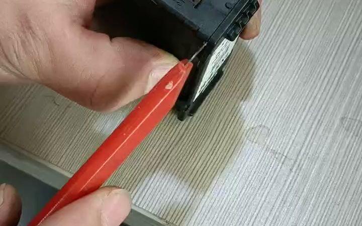 墨盒怎么撬开