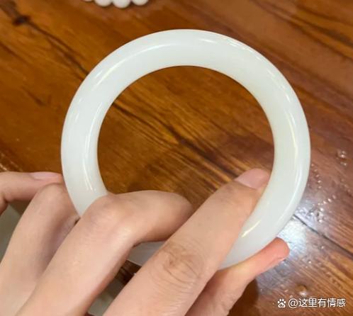 戴手环的好处和坏处缩略图
