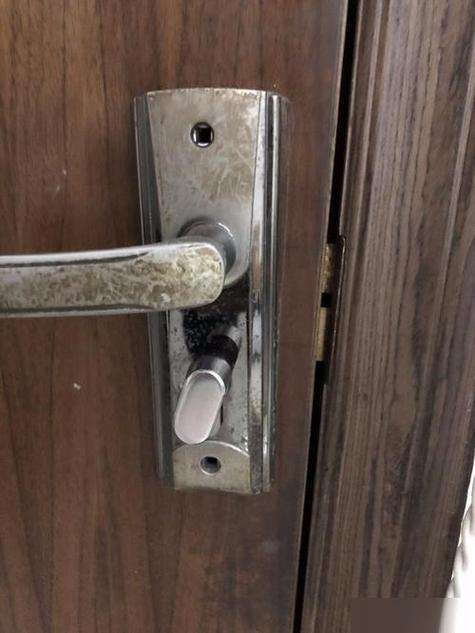 防盗门锁拧不动缩略图
