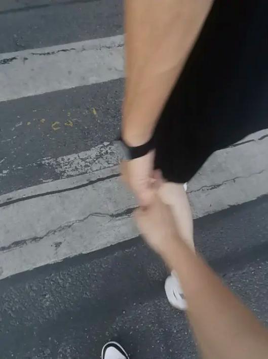手牵着手夏风村手机版